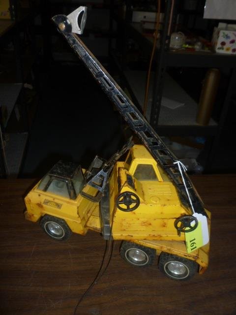 VINTAGE NYLINT TRUCK: YELLOW CONSTRUCTION TRUCK WITH: TRUCK WITH DIGGER, METAL