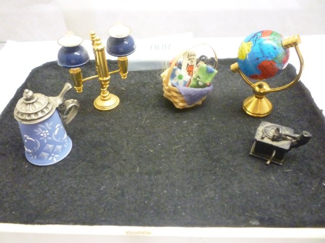 DOLL HOUSE MINIATURES: VINTAGE SEWING BASKET, RECO: PLAYER, GLOBE, TEA POT, AND LAMP