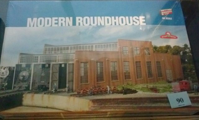 WALTHERS HO SCALE ROUNDHOUSE MODERN ROUNDHOUSE TRAIN AC: MODERN ROUNDHOUSE TRAIN ACCESSORY, UNOPENED BOX IN PLASTIC, MADE IN DENMARK C 2003