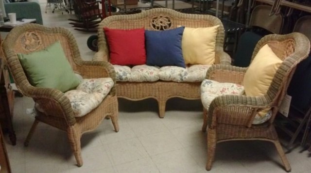 WICKER LOVESEAT SET LOVESEAT, TWO CHAIRS & COFFEE TABLE: LOVESEAT, TWO CHAIRS & COFFEE TABLE. LOVESEAT & CHAIRS HAVE MULTI COLORED SEAT PADS & MATCHING PILLOWS, COFFEE TABLE COMES WITH GLASS TOP.