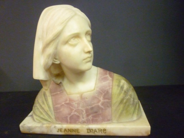 PROF. G. BESFI MARBLE AND ALABASTER STATUE: JEANNE D'AR: D'ARC JOAN OF ARC. APPROX. 10" TALL, MARKED "MADE IN ITALY" AND "PROF G. BESFI." APPROX 16.2 LBS