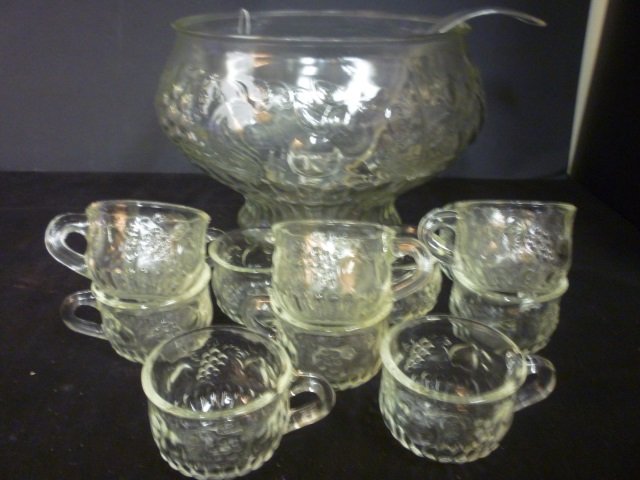 JEANNETTE GLASS CO. DEPRESSION GLASS PUNCH BOWL, 12 CUP: 12 CUPS, AND LADLE