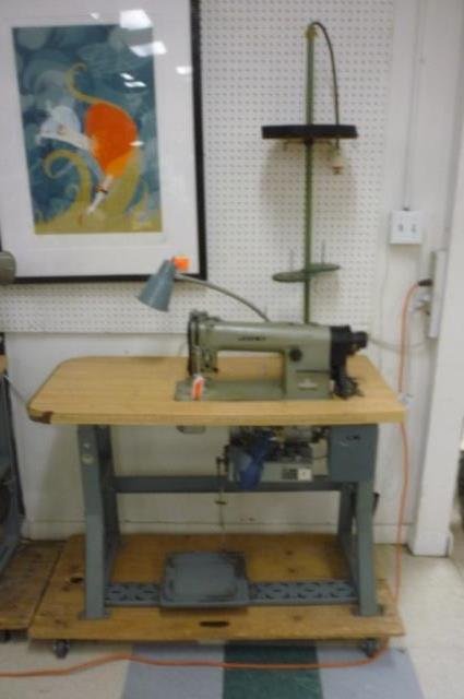 JUKI UPHOLSTERY SEWING MACHINE MODEL ENAM-DS MARKED ON: MODEL ENAM-DS MARKED ON MOTOR AND DLN-415-4 MARKED ON MACHINE WITH TABLE STAND