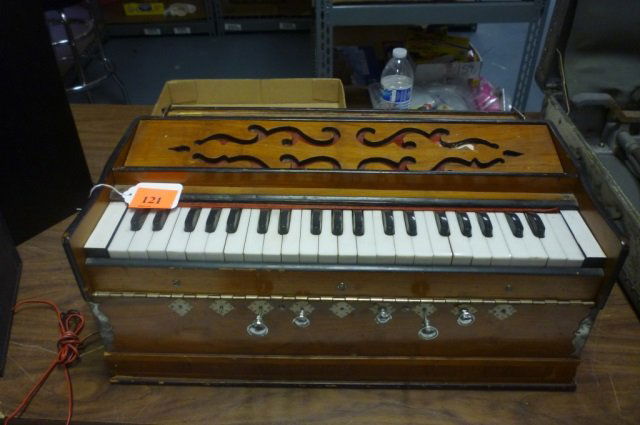 NANDAN BROTHERS MUSICAL INSTRUMENT KEY BOARD IN BOX: KEY BOARD IN BOX WITH BELLOWS IN BACK , NOTE ON BELLOWS HAS DATE 11/1/88 35 AMINSBAD PARK LUCKNOW