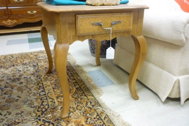 2 WOOD END TABLES BY ETHAN ALLEN BOTH HAVE DRAWERS: BOTH HAVE DRAWERS