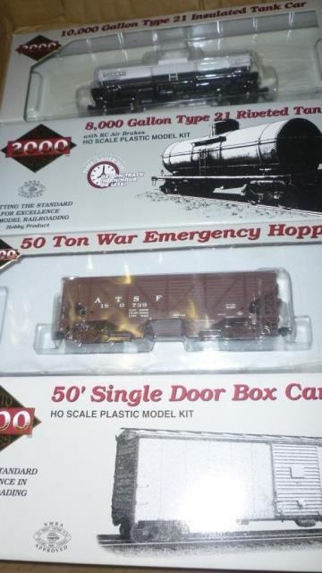 4 WALTHERS HO SCALE TRAIN CARS RIVETED TANK CAR,: RIVETED TANK CAR, INSULATED TANK CAR, TON WAR EMERGENCY HOPPER AND SINGLE DOO BOX CAR MIB