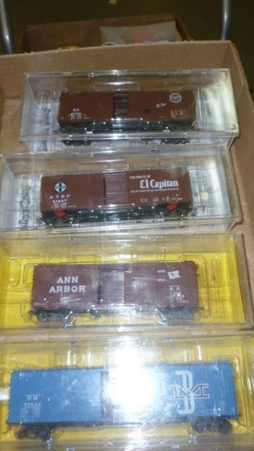 4 KADEE CARS HO SCALE TRAIN CARS MISSOURI PACIFIC, ATSF: MISSOURI PACIFIC, ATSF EL CAPITAN, BOSTON & MAINE AND ANN ARBOR MIB