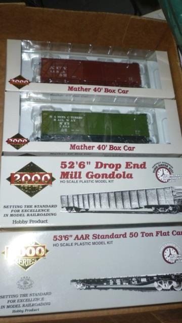 4 WALTHERS HO SCALE TRAIN CARS 2 BOX CARS, MILL GONDOLA: 2 BOX CARS, MILL GONDOLA AND 50 TON FLAT CAR PROTO 2000 SERIES MIB