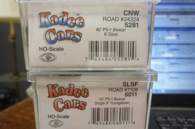 4 KADEE CARS HO SCALE TRAIN CARS BOXCAR 8' DOOR, 3: BOXCAR 8' DOOR, 3 BOXCARS 2- 9' & 1-6' YOUNGSTOWN,