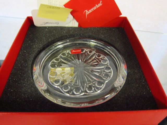 BACCARAT CRYTSAL COASTER BACCARAT CRYSTAL COASTER: BACCARAT CRYSTAL COASTER APPROX 5 INCHES ACROSS