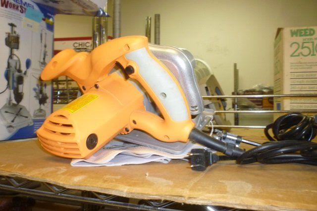 CIRCULAR SAW 7-1/4' CIRCULAR SAW BY CHICAGO ELECTRIC: 7-1/4' CIRCULAR SAW BY CHICAGO ELECTRIC POWER TOOLS