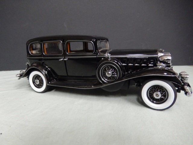 MODEL 1932 CADILLAC V16 SEDAN 1932 BLACK CADILLAC V16: 1932 BLACK CADILLAC V16 SEDAN. APPROX 9.5' LONG. COMES WITH BOX. VERY NICE CONDITION