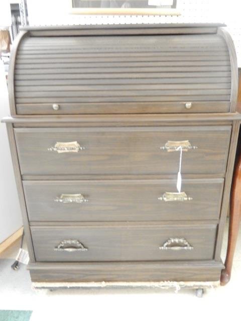 ROLL TOP DESK ROLL TOP DESK WITH THREE DRAWERS. APPROX: ROLL TOP DESK WITH THREE DRAWERS. APPROX 40' TALL X 32' WIDE' 19' DEEP