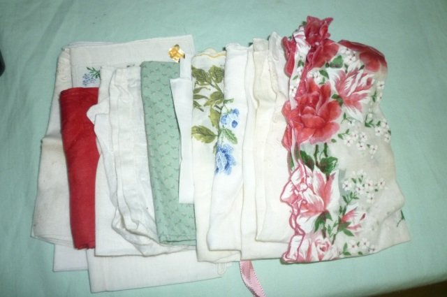 12 VINTAGE HANDKERCHIEFS LOT INCLUDES 12 VINTAGE: LOT INCLUDES 12 VINTAGE HANDKERCHIEFS. FLORALS