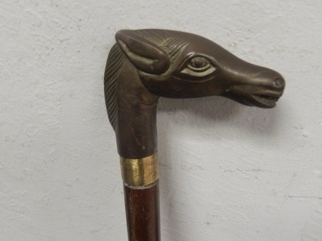 BRASS HEAD CANE BRASS HORSE HEAD CANE. APPROX 37' TALL.: BRASS HORSE HEAD CANE. APPROX 37' TALL. IN GOOD CONDITION.