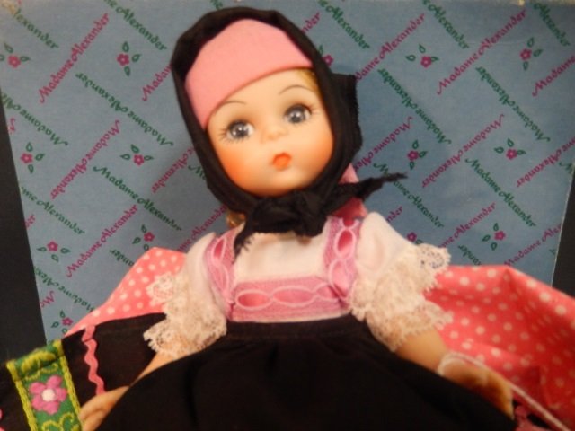 MADAME ALEXANDER YUGOSLAVIA MADAME ALEXANDER: MADAME ALEXANDER "YUGOSLAVIA" DOLL. CIRCA 1980. APPROX 8' TALL. COMES WITH ORIGINAL, BOOKLET, CLOTHES AND BOX. IN EXCELLENT CONDITION.