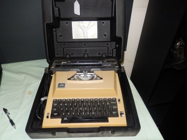 VINTAGE TYPEWRITER LOT INCLUDES ONE VINTAGE ELECTRIC: LOT INCLUDES ONE VINTAGE ELECTRIC TYPEWRITER FROM SEARS AND TRAVELING CASE