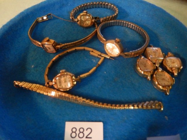 LADIES GOLD TONE WRISTWATCHES LOT INTERCHANGEABLE GOLD: LOT INTERCHANGEABLE GOLD TONE LADIES WRISTWATCHES INCLUDES 4 COMPLETE LADIES WRISTWATCHES, 4 EXTRA FACES AND ONE EXTRA BAND. BRANDS INCLUDE TIMEX, HAMILTON AND KINGSTON