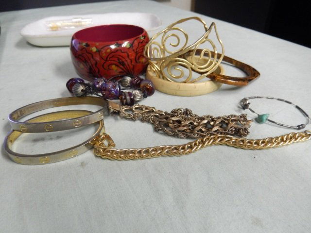 10 ASSORTED BRACELETS LOT OF 10 ASSORTED BRACELETS: LOT OF 10 ASSORTED BRACELETS INCLUDES 2 "ALDO CIPULLO GOLD ELECTROPLATE" BRACELETS BY CHARLES REVSON, INC.