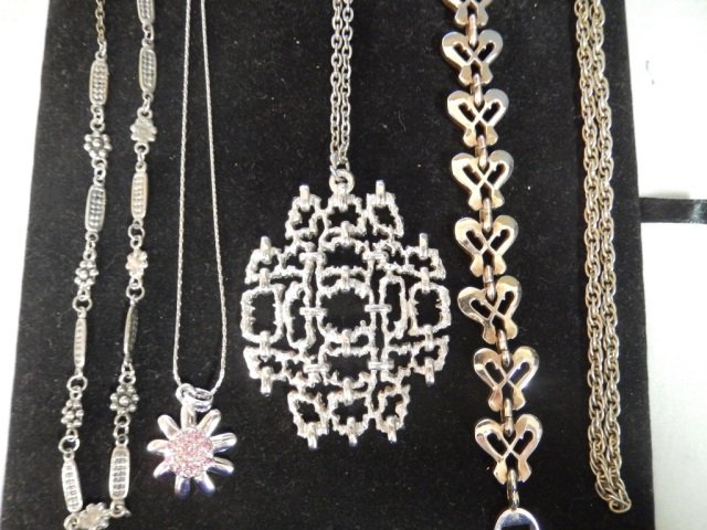 5 SILVER TONE NECKLACES LOT INCLUDES 5 SILVER TONE: LOT INCLUDES 5 SILVER TONE NECKLACES