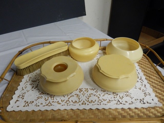 PLASTIC VANITY PIECES LOT INCLUDES 5 PLASTIC VANITY /: LOT INCLUDES 5 PLASTIC VANITY / DRESSER ITEMS. THREE OF THE ITEMS ARE MARKED " IVORY PYRALIN DU BARRY" ON THE BOTTOM. IN GOOD CONDITION