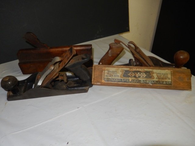 HAND PLANERS LOT INCLUDES 3 HAND PLANERS AND 1 VINTAGE: LOT INCLUDES 3 HAND PLANERS AND 1 VINTAGE BOX FOR AUGER BITS