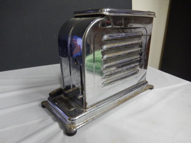 VINTAGE "TOASTMASTER" AUTOMATIC ELECTRIC TOASTER FROM: AUTOMATIC ELECTRIC TOASTER FROM WATERS-GENTER CO. HAS ORIGINAL CORD