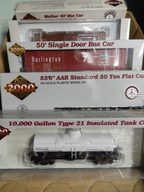 5 WALTHERS TRAINS. PRONTO SERIES 2000. HO SCALE 5: 5 WALTHERS KIT TRAINS. PRONTO SERIES 2000. HO SCALE. EACH ITEM IS NEW IN BOX. LOT INCLUDES: ONE 53'6" AAR STANDARD 50 TON FLAT CAR, ONE10,000 GALLON TYPE 21 INSULATED TANK CAR,TWO 40' BOX CARS AND ONE