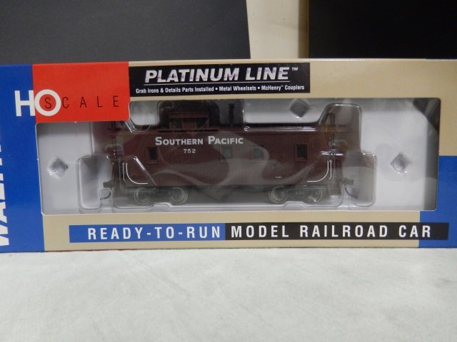 5 WALTHERS TRAINS. PLATINUM LINE. HO SCALE 5 WALTHERS: 5 WALTHERS KIT TRAINS. PLATINUM LINE. HO SCALE. EACH ITEM IS NEW IN BOX. LOT INCLUDES: TWO C-30-1 WOOD CABOOSE (MODERN GOTHIC); ONE SANTA FE 1300 WOOD CABOOSE; ONE 30' WINDOW CABOOSE (CB&Q STYLE) AND 