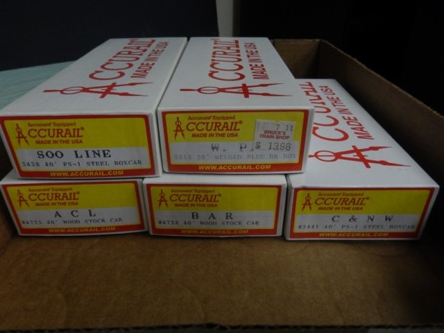 5 PLASTIC TRAIN KITS BY ACCURAIL. TO SCALE. 5 PLASTIC: 5 PLASTIC TRAIN KITS BY ACCURAIL. TO SCALE. EACH ITEM IS NEW IN BOX. LOT INCLUDES: ONE ACL: 40' WOOD STOCK CAR, ONE C&NW: 40' PS-1 STEEL BOXCAR, ONE SOO LINE: 40' PS-1 STEEL BOX CAR, ONEW.P.: 50' WELD