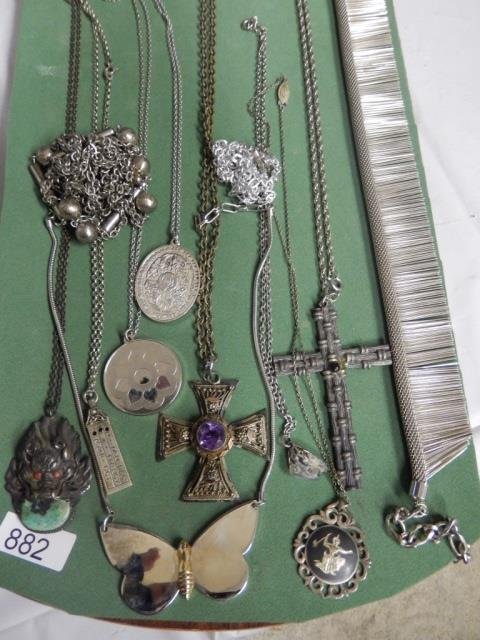 12 SILVER TONE NECKLACES LOT INLCUDES 12 SILVER TONE: LOT INLCUDES 12 SILVER TONE NECKLACES WITH VARIOUS STYLE PENDENTS