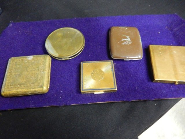 5 VINTAGE GOLD TONE COMPACTS EACH IS IN VERY GOOD: EACH IS IN VERY GOOD CONDITION. NO MARKINGS ON BACK