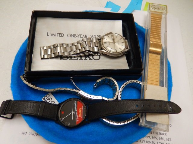3 WATCHES INCLUDES ONE SEIKO: INCLUDES ONE SEIKO