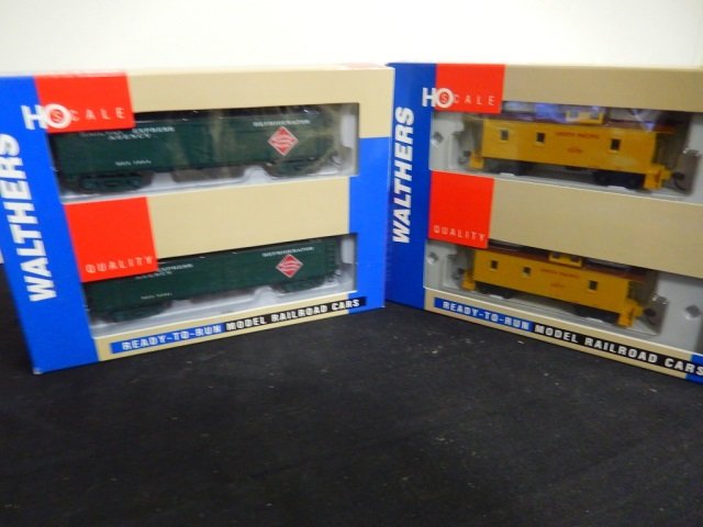 TWO WALTHERS TWO PACKS. HO SCALE. NEW IN BOX: READY TO USE. LOT INCLUDES TWO WOOD REEFERS WITH GSC TRUCKS AND TWO CA-1 WOOD CABOOSE. UP (MODERN)