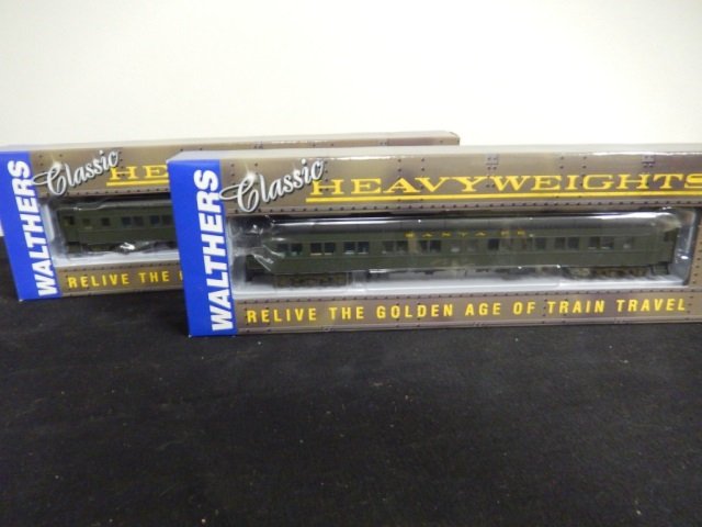 2 WALTHERS CLASIC HEAVYWEIGHTS. HO SCALE: SANTA FE LINE. READY TO RUN. NEW IN BOX. LOT INCLUDES ONE PULLMAN HEAVYWEIGHT 3-2 LOUNGE-OBS AND ONE PULLMAN HEAVYWEIGHT 10-1-2