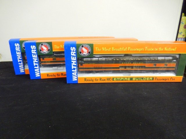 3 WALTHERS EMPIRE BUILDING PASSENGER CARS: GREAT NORTHERN RAILWAY. READY TO RUN. HO SCALE. NEW IN BOX. LOT INCLUDES ONE BUDD GREAT DONE VIEW LOUNGER, P-S 7-4-3-1 SLEEPER AND ONE BUDD 48-SEAT VISTA DOME COACH
