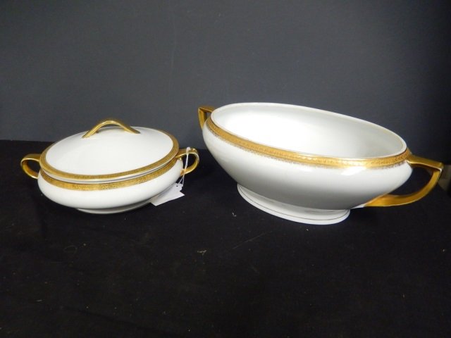 PAUL MULLER CASSEROLE DISHES: LOT INCLUDES 2. WHITE WITH GOLD TRIM. ROUND DISH APPROX 7" ROUND, OVAL DISH APPROX 10.5" ROUND BOTH STAMPEED "PAUL MULLER SELB BAVARIA" ON BOTTOM. NO CHIPS OR CRACKS