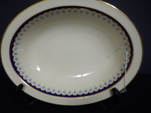 MINTON CONSORT OVAL OPEN SERVING DISH: STAMPED ON THE BOTTOM "MINTON CONSORT FINE BONE CHINA" APPROX 2" X 11" X 8.5" IN VERY GOOD CONDITION. NO CHIPS OR CRACKS