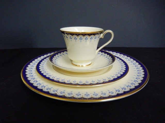 MINTON CONSORT 4 PIECE PLACE SETTING: 1 DINNER PLATE, 1 SALAD PLATE, 1 SAUCER, 1 CUP STAMPED ON BOTTOM "FINE BONE CHINA" EXCELLENT CONDITION