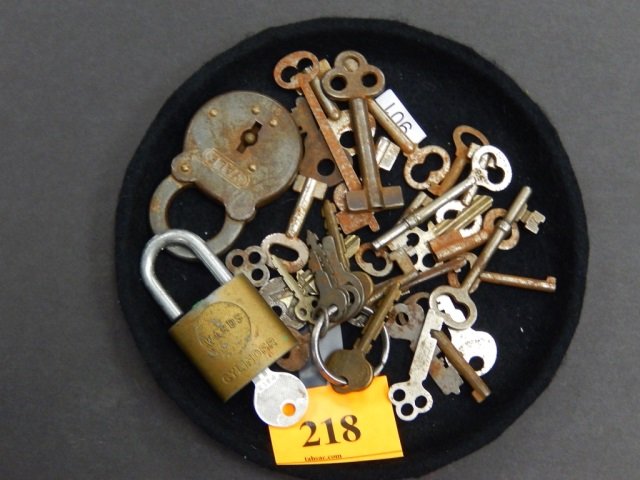 ANTIQUE KEYS AND LOCKS: YALE LOCK, VARIOUS SIZES AND NUMBERS ON SKELETON KEYS