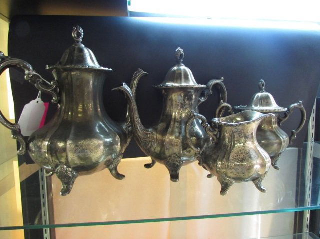 SILVER PLATE COFFEE/TEA SET TOWLE: COFFEE POT, TEA POT, SUGAR AND CREAMER SET MARKED TOWLE E.R (1)