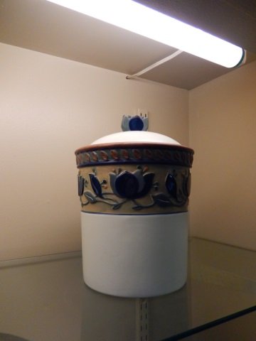 MIKASA INTAGLIO COOKIE JAR: GOOD CONDITION