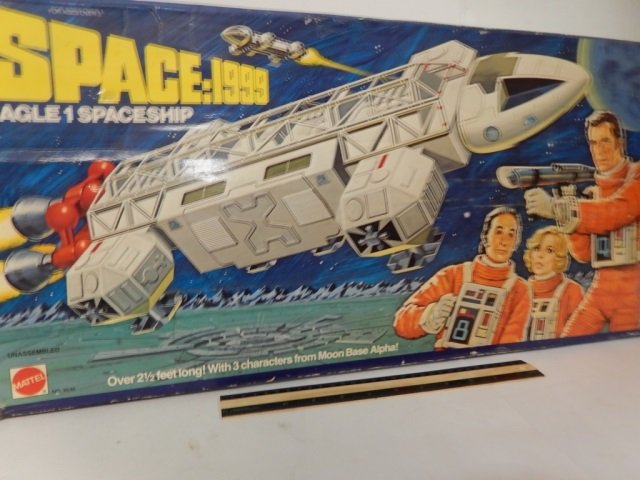 SPACE-1999 EAGLE 1 SPACESHIP ORIGINAL PACKAGING OVER 2: ORIGINAL PACKAGING OVER 2 1/2 FEET LONG WITH 3 CHARACTERS FROM MOON BASE ALPHA