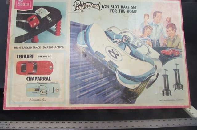 PROFESSIONAL SLOT RACE SET 1/24 SLOT RACE SET FOR HOME: 1/24 SLOT RACE SET FOR HOME HIGH BANKED TRACK DARING ACTION FERRARI 250-GTO CHAPARRAL 2 COMPETITION CARS