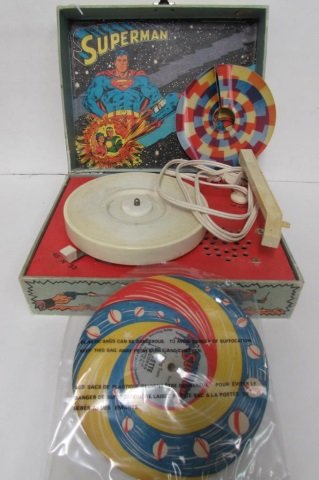1978 SUPERMAN RECORD PLAYER: COMES WITH SUPERMAN RECORD, HAS THE SUPERMAN STORY COMIC ON BACK