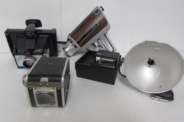 3 VINTAGE CAMERAS & ITT MAGICFLASH: ARGUS 815 SUPER EIGHT CAMERA, SUPER SHOOTER POLAROID LAND CAMERA, & KODAK DUAFLEX CAMERA