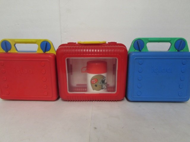 3 PLASTIC LUNCH BOXES: ONE HAS A 49ERS FOOTBALL THERMOS & LUNCH BOX DOES NOT CLOSE, ONE HAS A PLASTIC BATMAN THERMOS IN GOOD CONDITION, ONE NO THERMOS INCLUDED