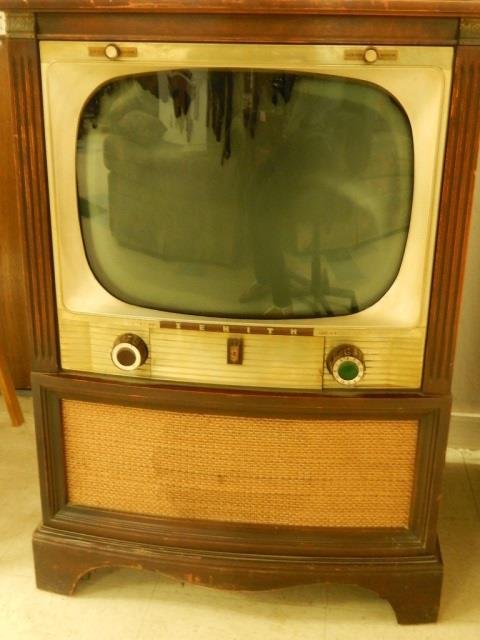 ZENITH VINTAGE TELEVISION SHOWS SOME WEAR, SCREEN IS: SHOWS SOME WEAR, SCREEN IS DAMAGED, 38 1/2" TALL