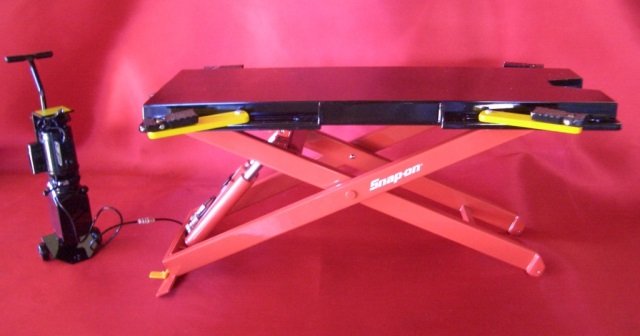 SNAP-ON 1:8 SCALE DIE CAST MID-RISE PLUS LIFT REPLICA: REPLICA EELR338A WITH BOX