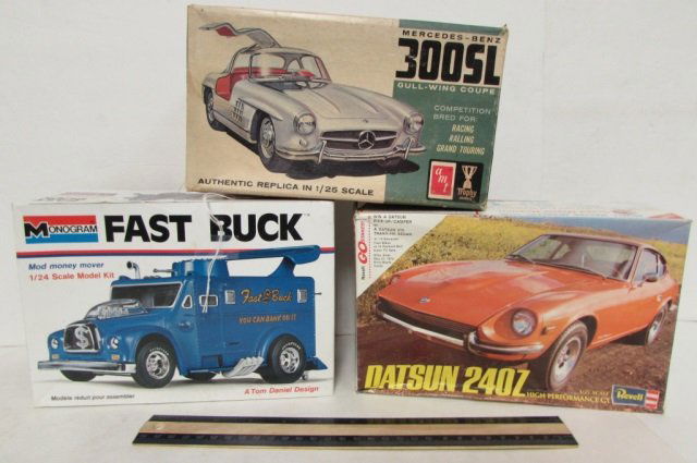 3 VINTAGE PLASTIC CAR MODEL KITS FAST BUCK MOD MONEY: FAST BUCK MOD MONEY MOVER, MERCEDES-BENZ 300SL GULL-WING COUPE (PARTIALLY ASSEMBELED), & DATSUN 240Z (PARTICALLY ASSEMBLED)
